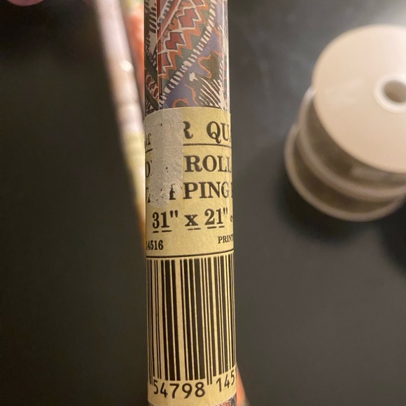 vintage wrapping paper rolls from estate sale. Set of 3. New without tags. - Picture 7 of 12